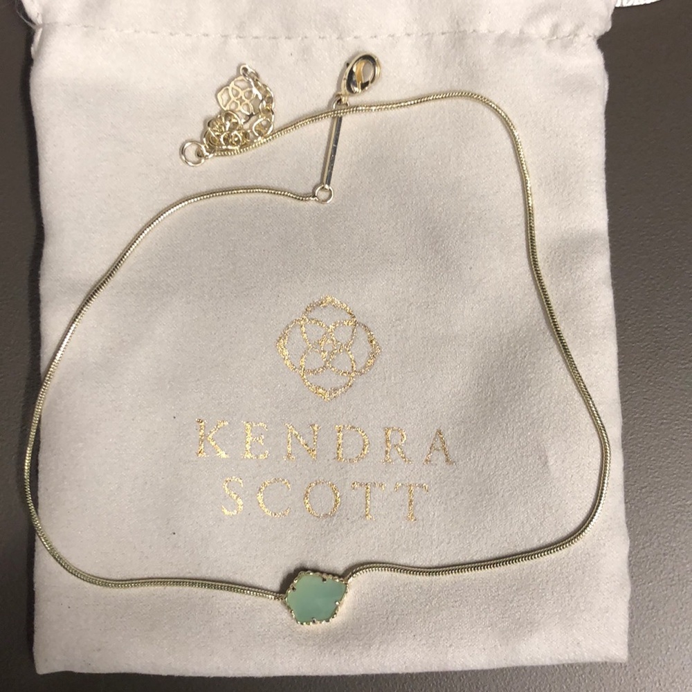 Kendra Scott necklace